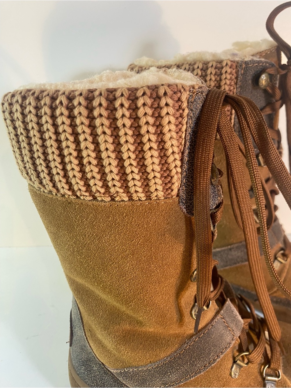 BearPaw Serena Suede Knit Lace Up Leather Sherpa Lined Shearling Boots
Size 9 - Picture 3 of 16